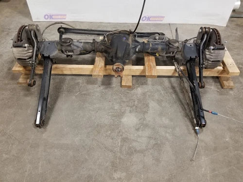 02 2002 CHEVY TAHOE REAR CARRIER DIFFERENTIAL AXLE ASSEMBLY GT4 G80 3.73 RATIO